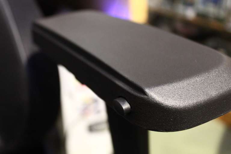 noblechairsepixseriesreviewarmrest VGU